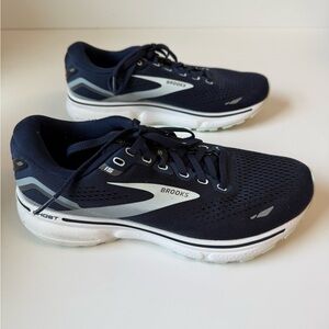 Brooks Ghost 15 Running Shoe. Size 8. Good Condition.
